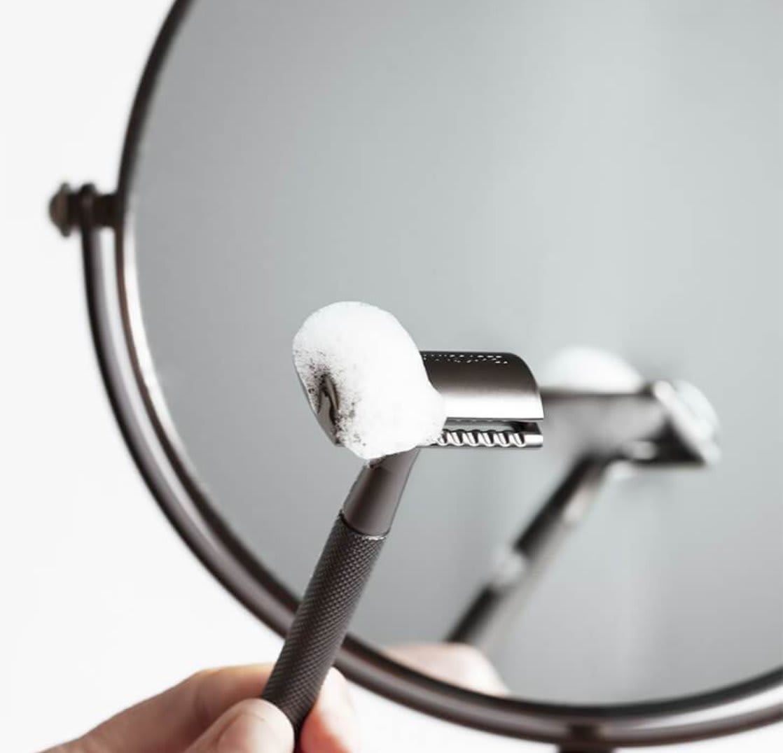 Single Blade Safety Razor for Men The Plow 2.0 MANSCAPED EU